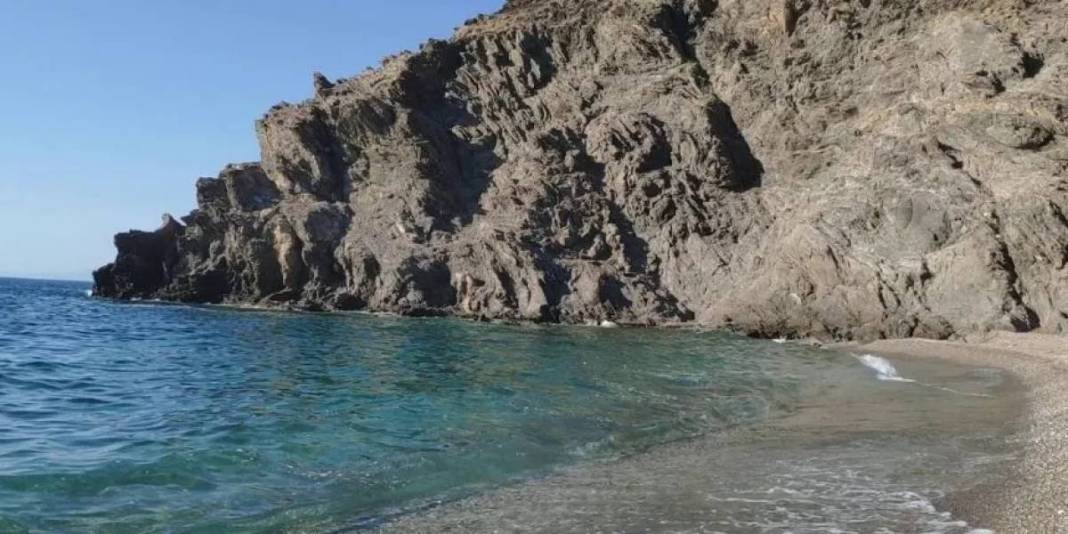 Yaz bitmeden burayı keşfedin! Doğanın saklı cenneti: Eşsiz koy iz bırakan manzarasıyla hafızalara kazınıyor 3